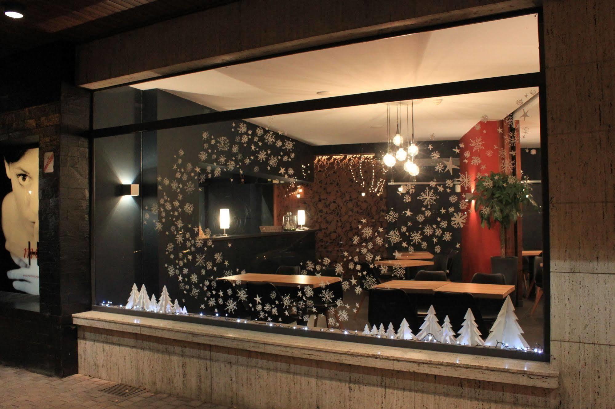 Mon à Hotel